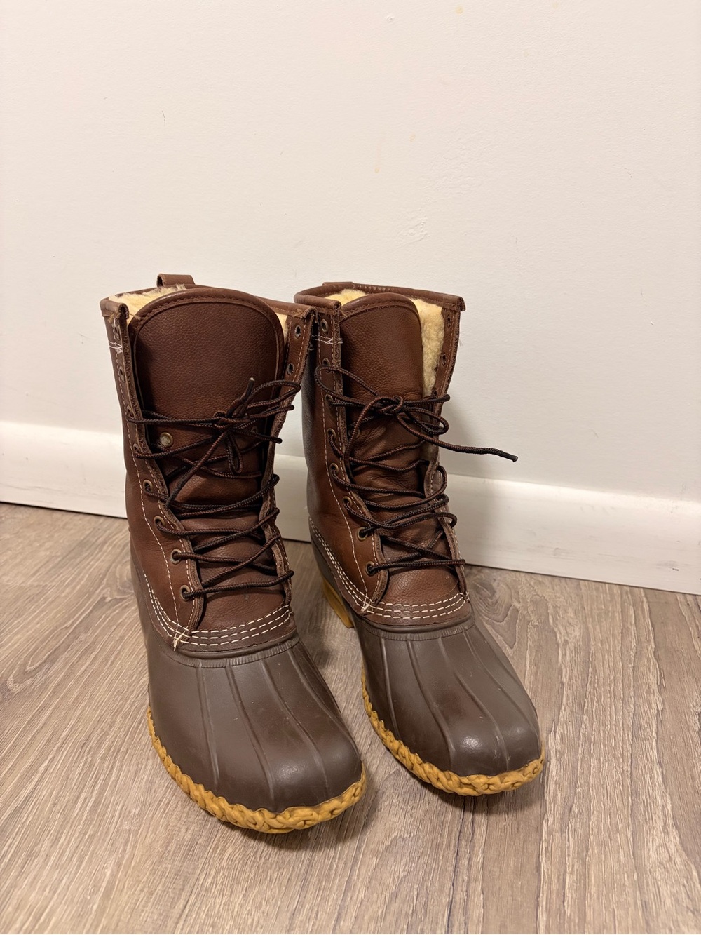 L.L.Bean Sold-out Shearling-lined boots size-W10, M-8-8.5 used only one winter.